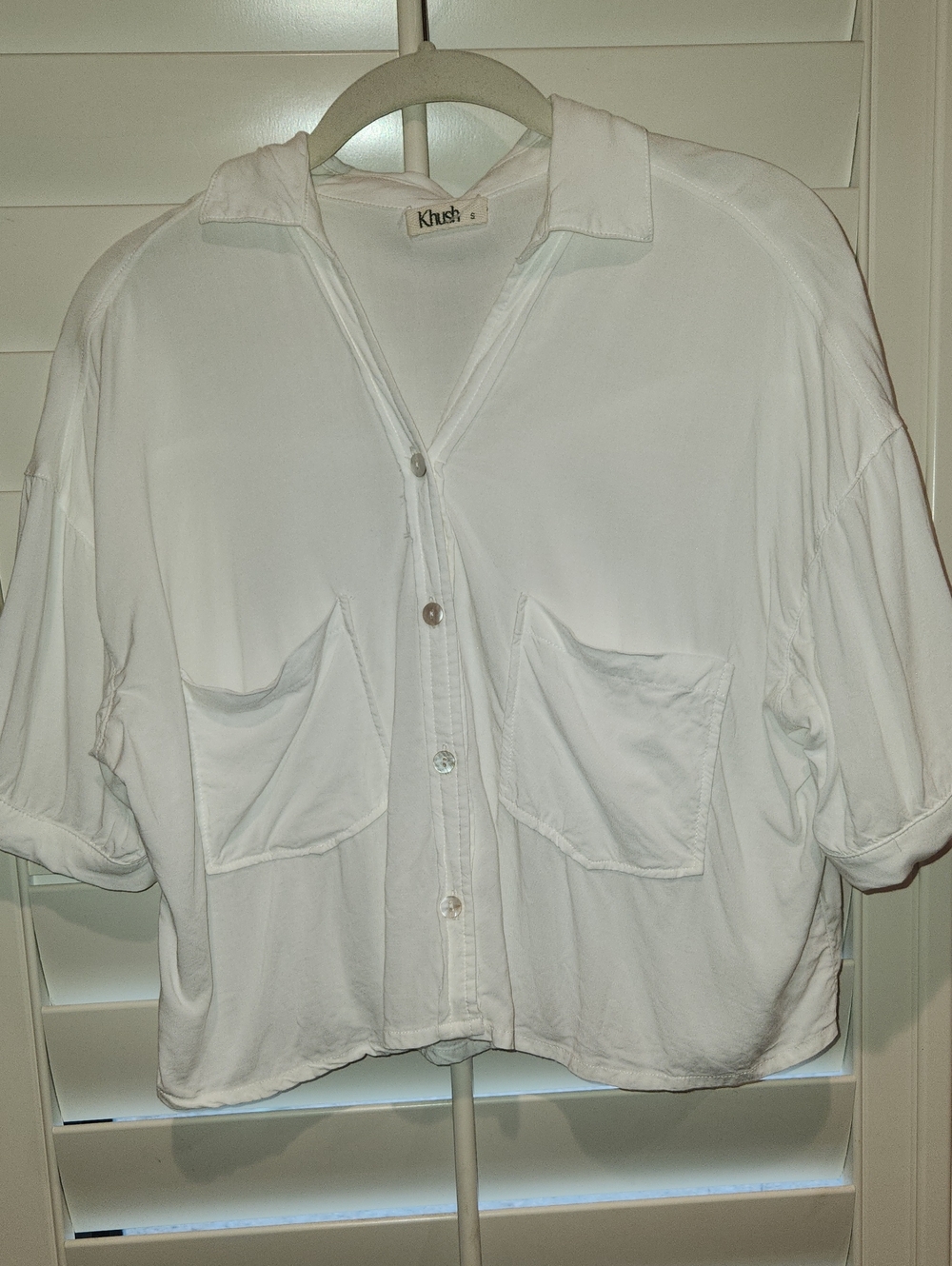 Cropped WHITE blouse, SIZE small.